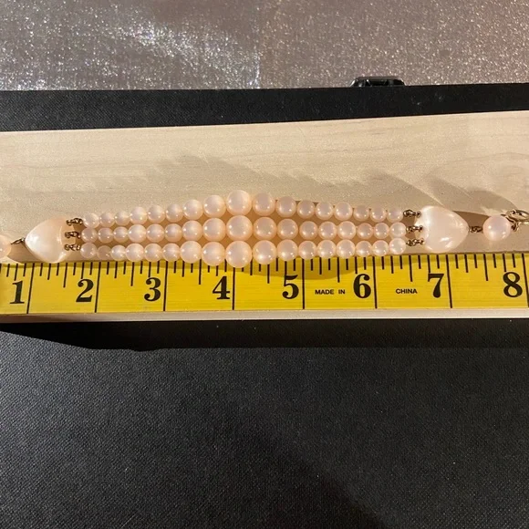 Elegant Pearl Bracelet - Picture 4 of 5